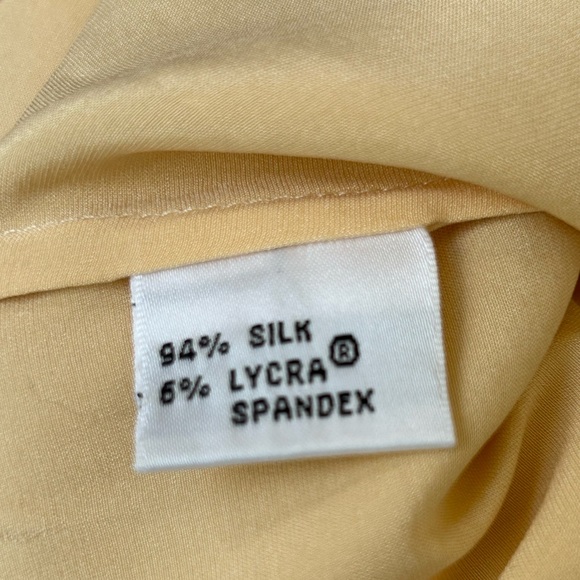 TALBOTS s10 Vintage 💯silk charmeuse peplum top. Looks new! Side zip Soft yellow - Picture 4 of 5
